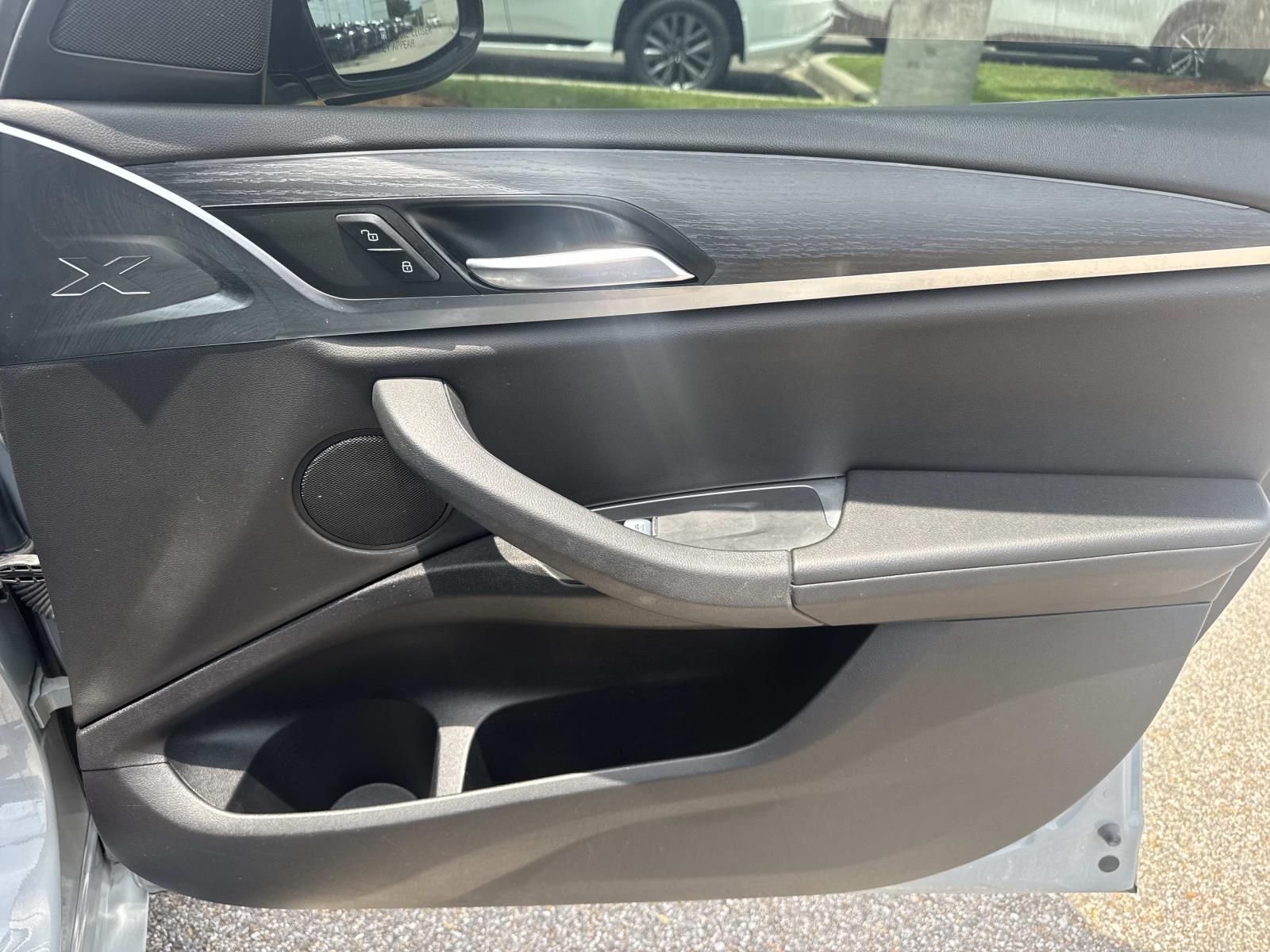 Used 2022 Gray BMW sDrive30i image 16