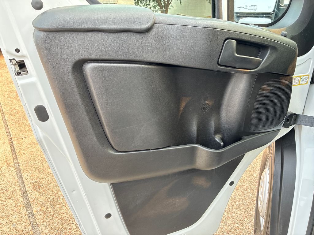 Used 2025 White Ram Base image 22