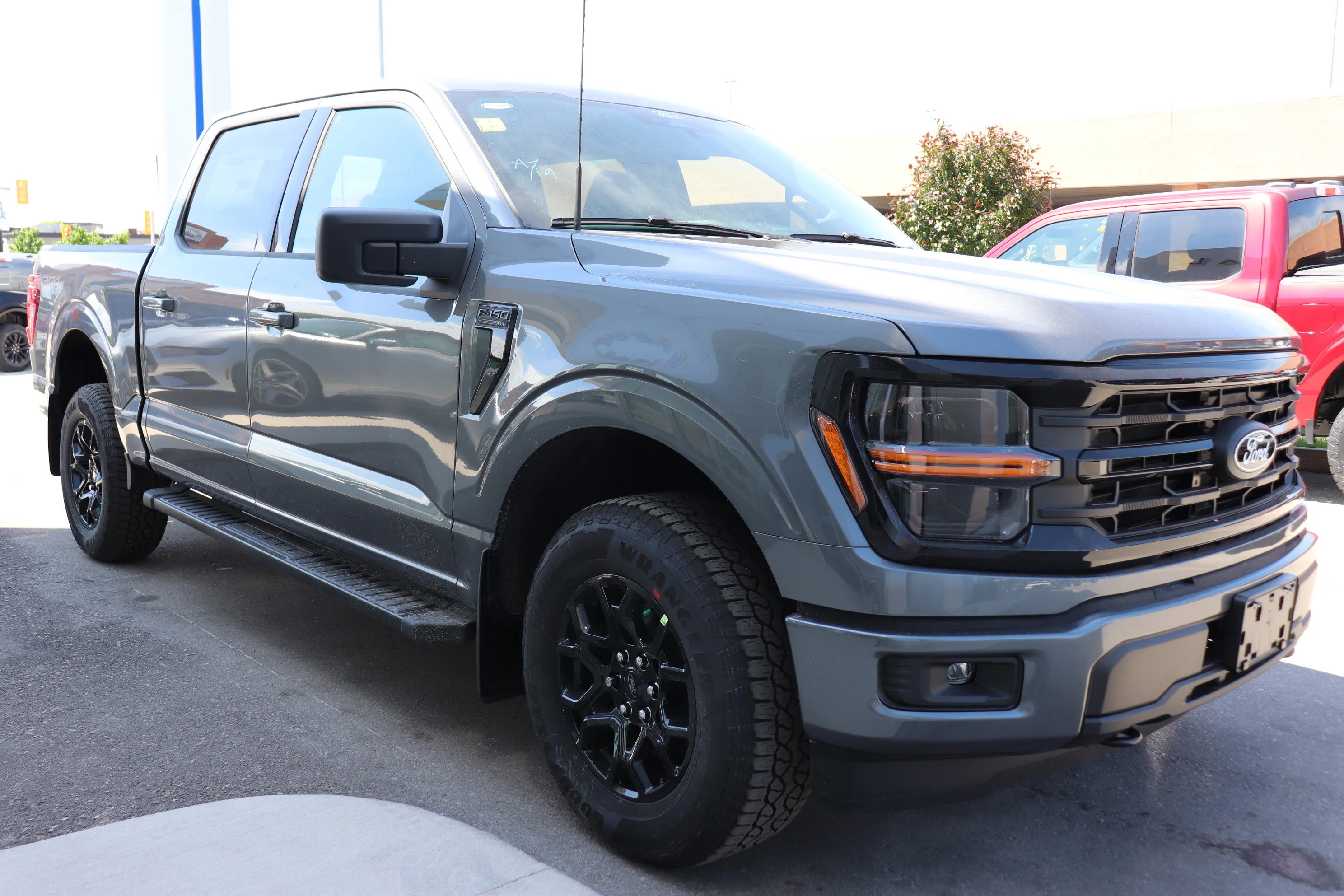 New 2026 CARBONIZED GREY METALLIC Ford XLT image 4
