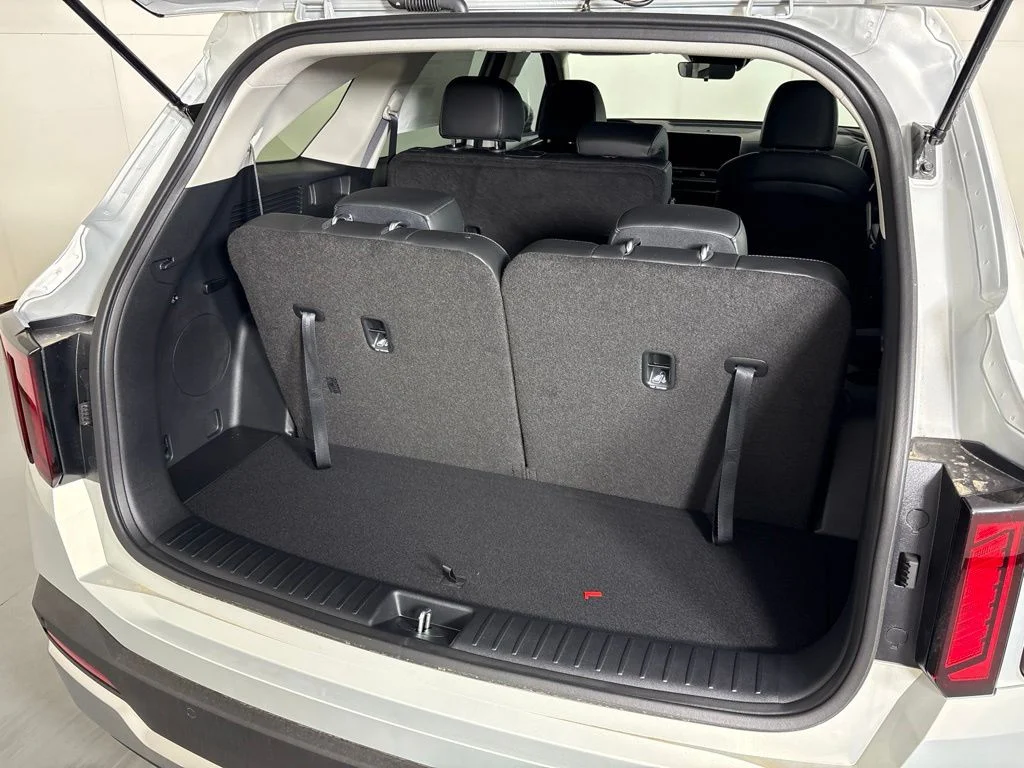 New 2026 Ivory Silver Kia S image 22