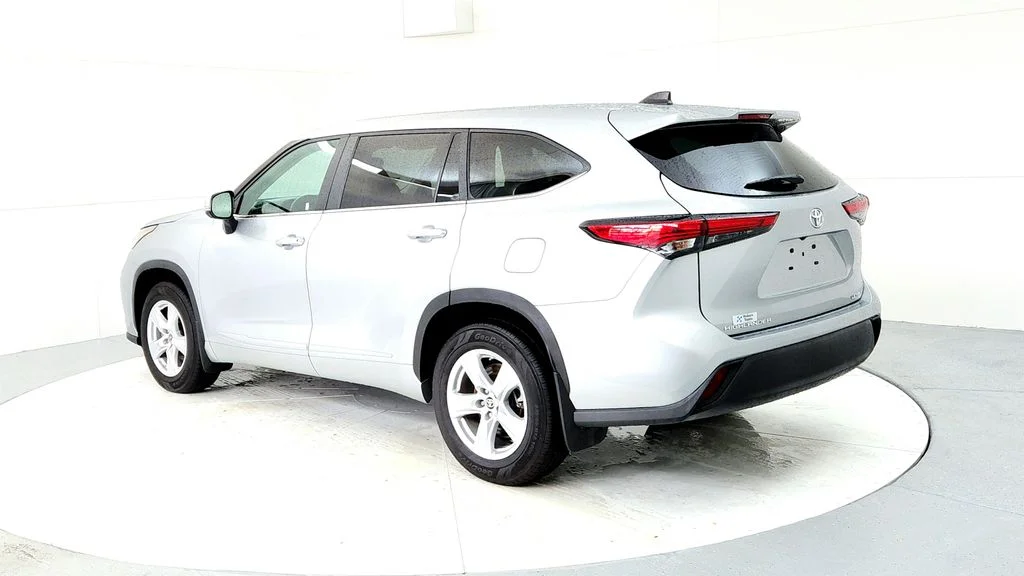 Used 2023 Silver Toyota LE image 4