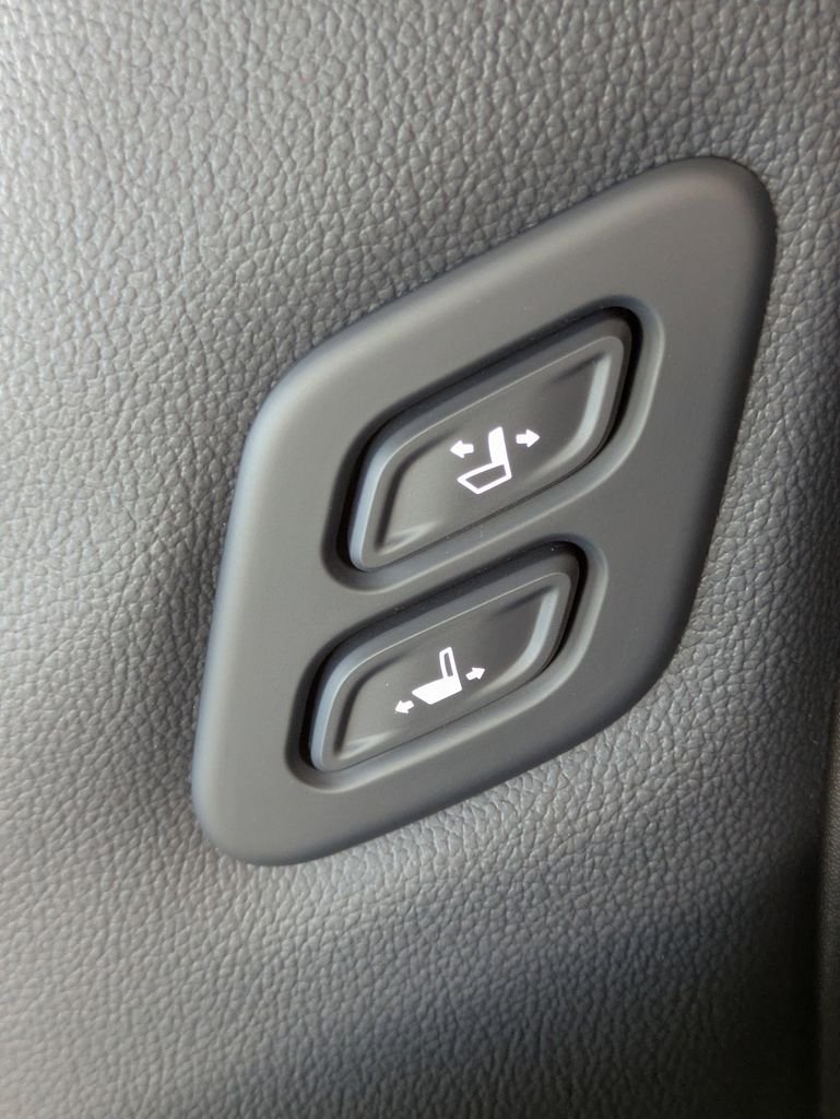 New 2026 Snow White Pearl Kia SX Prestige image 17