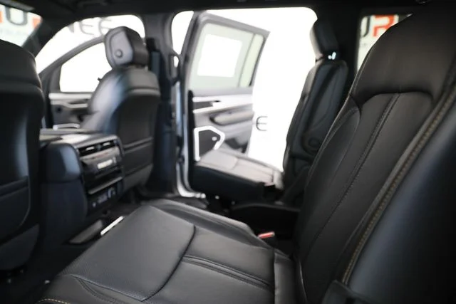 New 2026 Silver-Zynith Exterior Paint Jeep  image 20