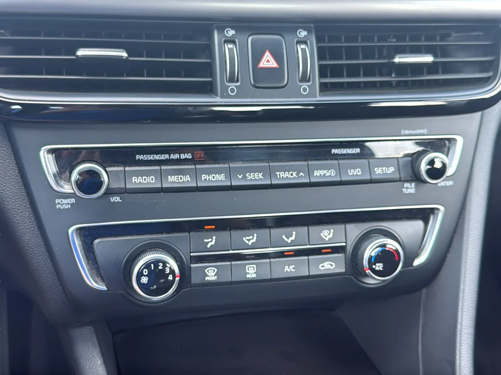 Used 2018 Black Kia S image 21