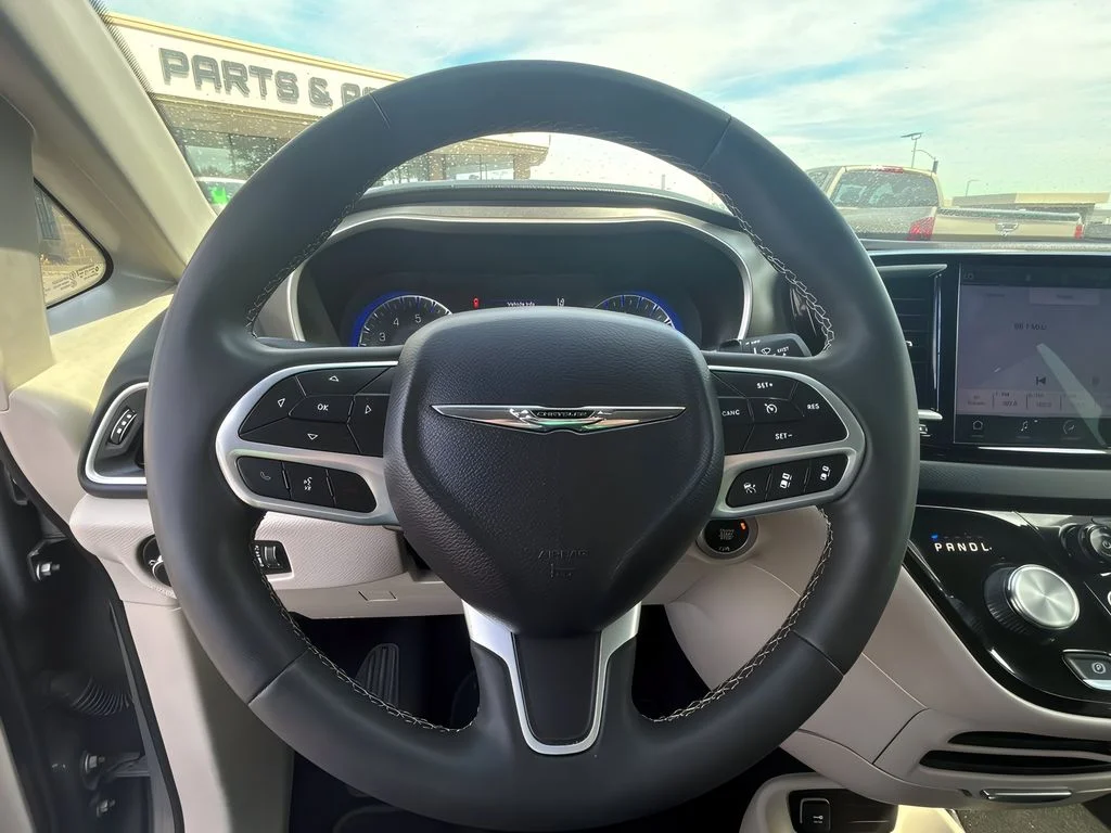 2023 Chrysler Pacifica Touring L - Photo 22