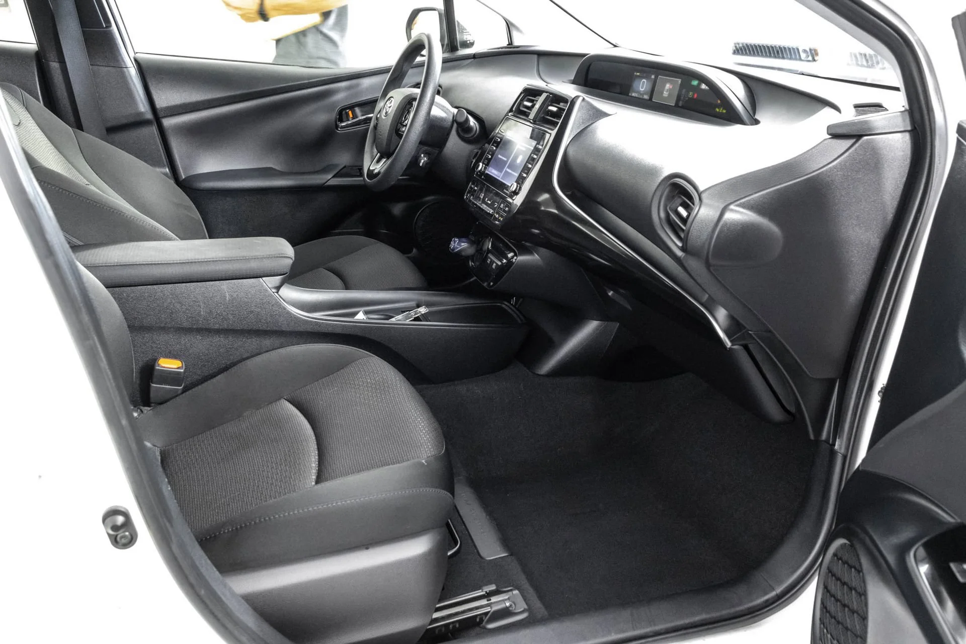 Used 2021  Toyota L Eco image 39