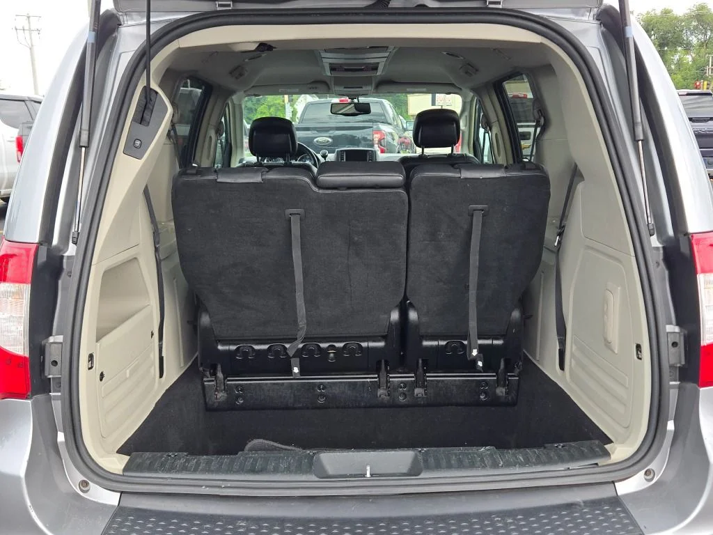 Used 2013 Silver Chrysler Touring-L image 19