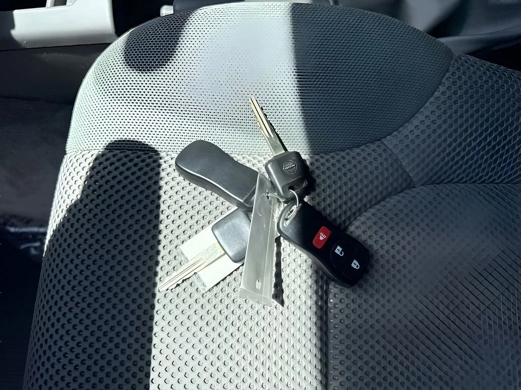 Used 2016  Nissan SV image 28