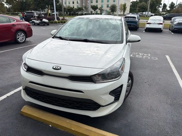 Used 2021 White Kia S image 9