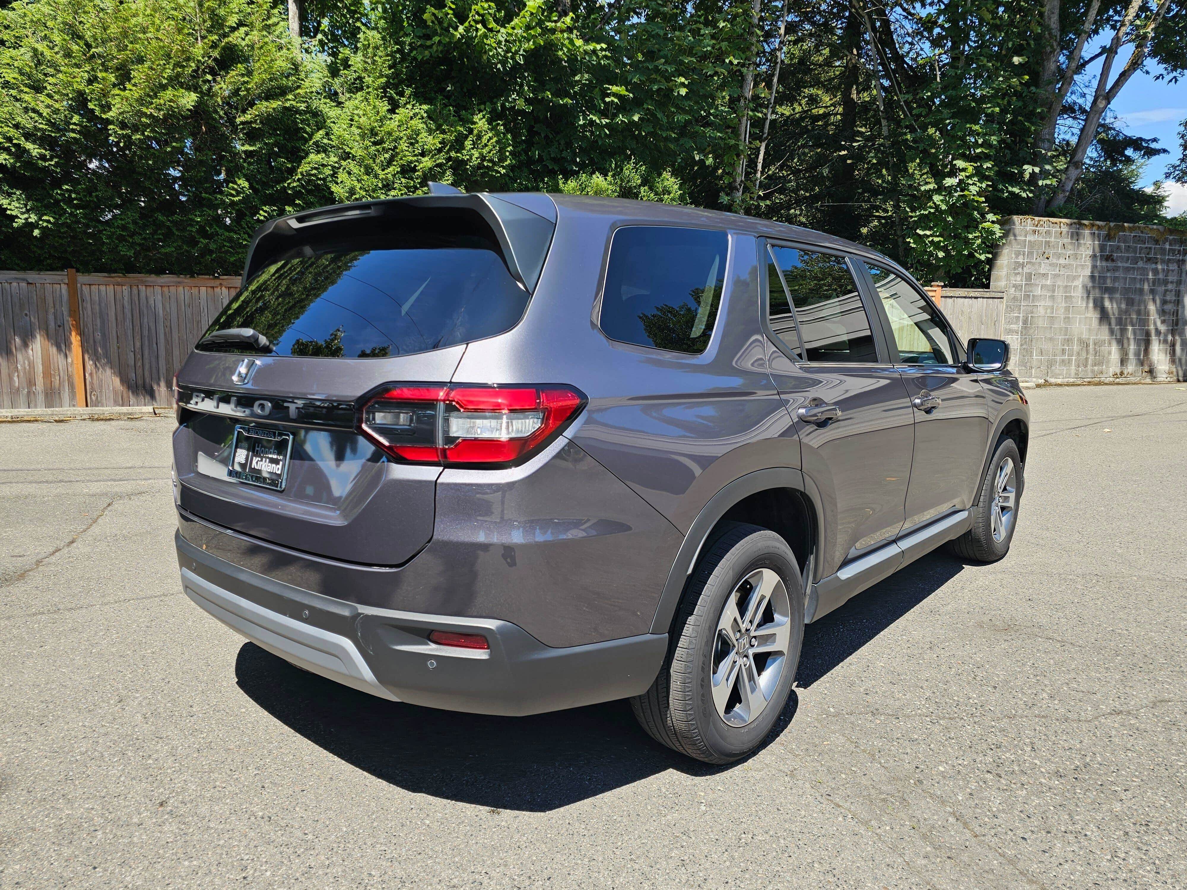 Certified Used 2023 Modern Steel Metallic Honda AWD EX-L image 40