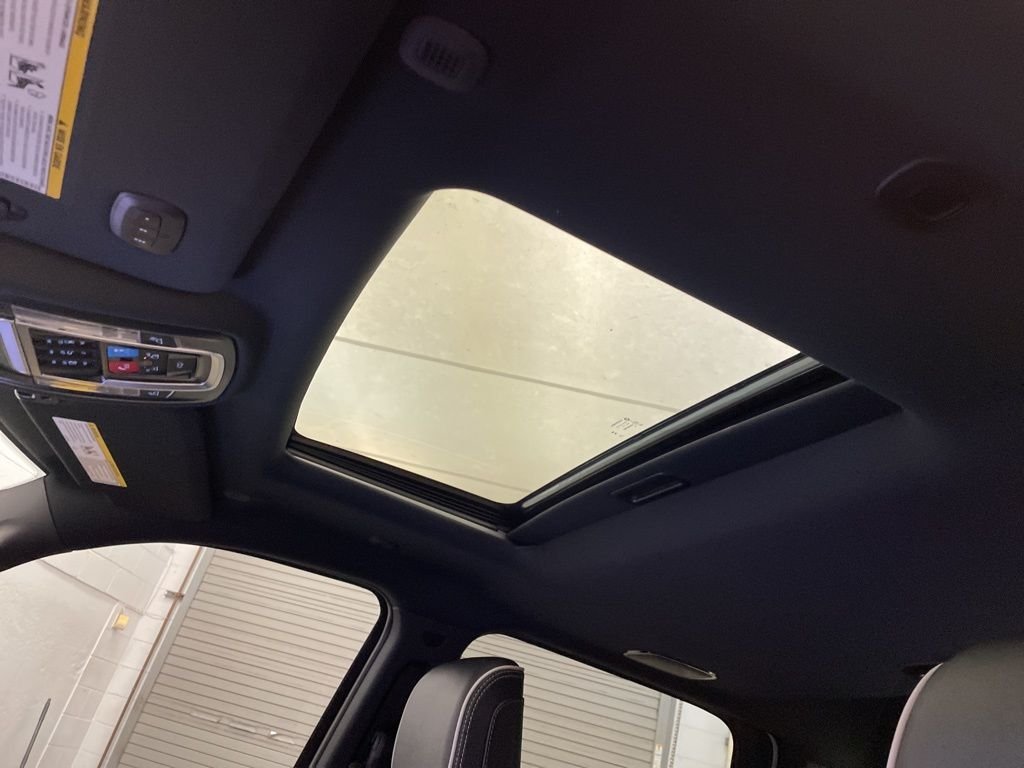 New 2026 Bright White Clear-Coat Exterior Paint RAM Limited SRW image 21