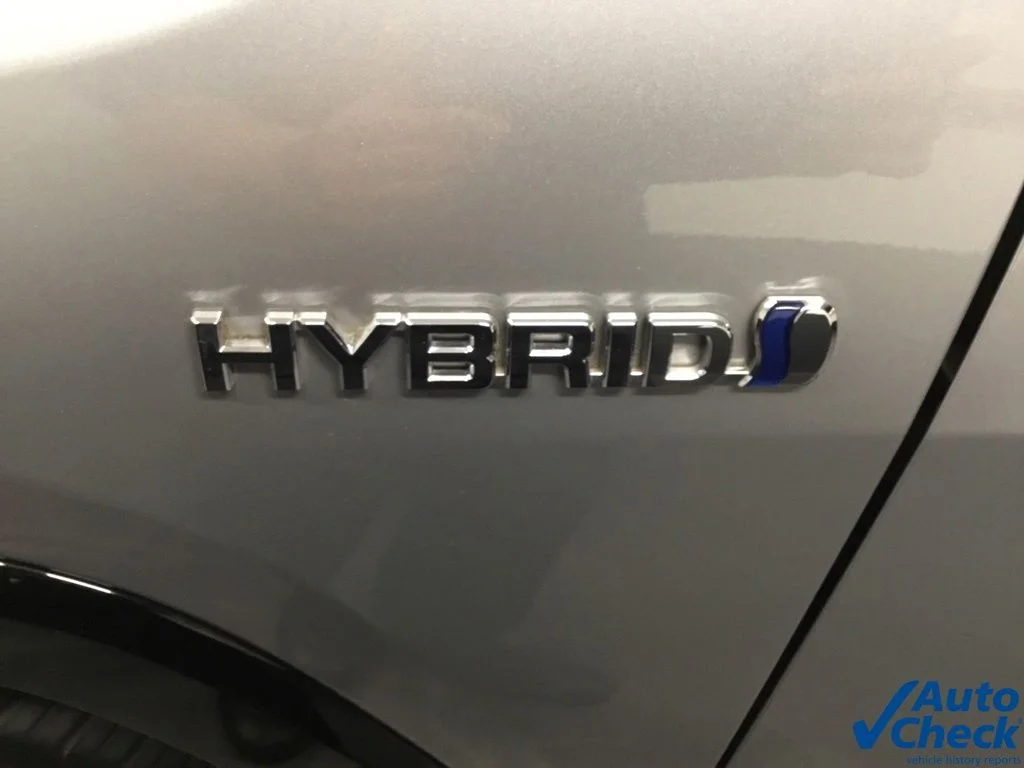 Used 2019 Silver Toyota XSE image 17