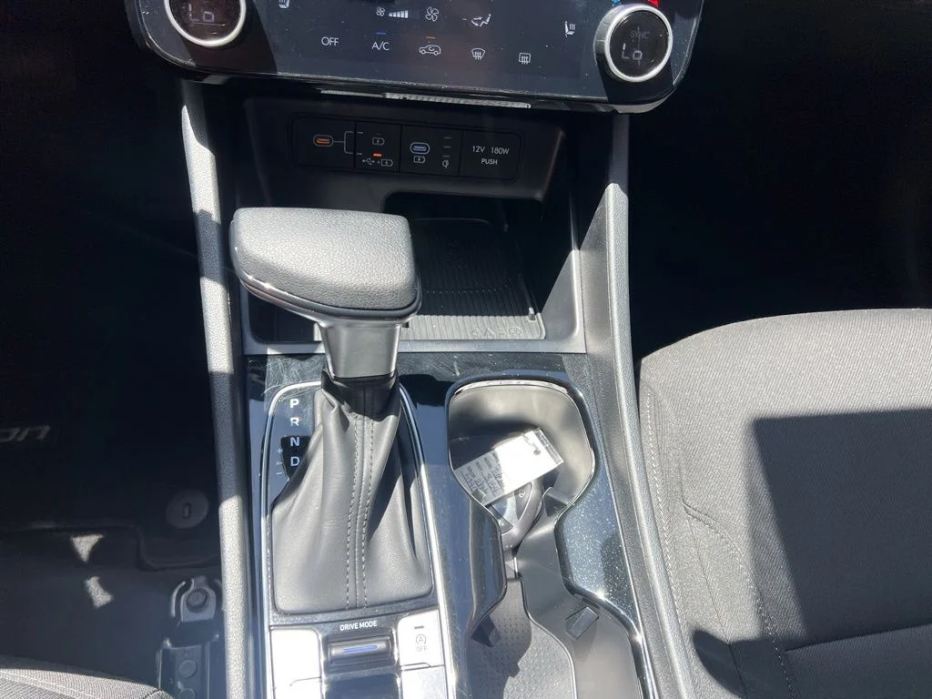 Used 2025 White Hyundai SEL image 14