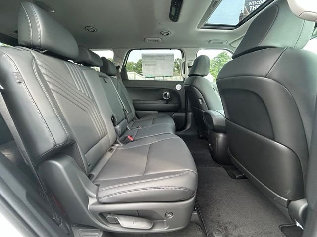 New 2027 White Hyundai Blue SEL Premium 8P image 6