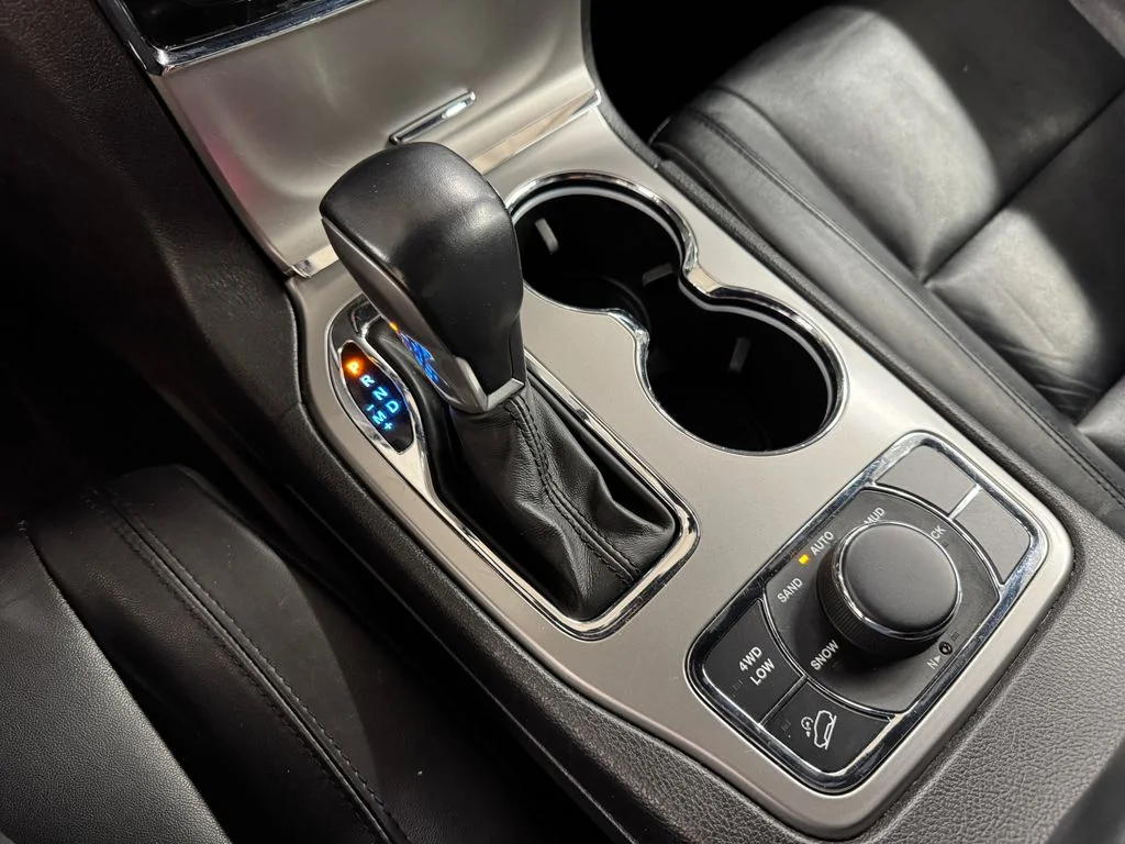 Used 2022 White Jeep Limited image 24