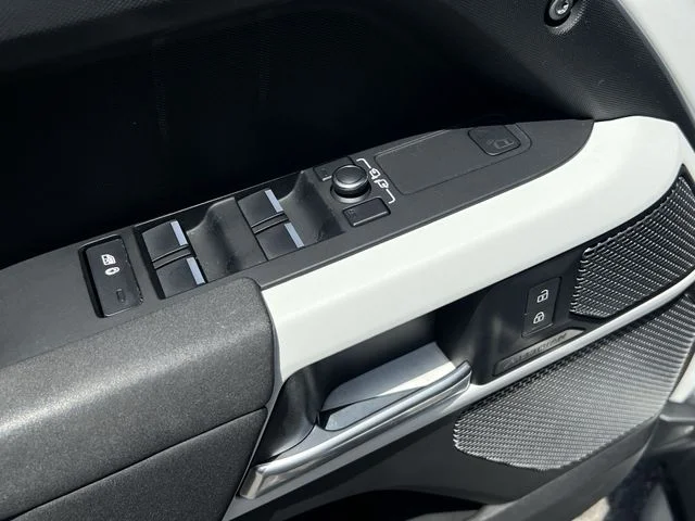 2023 Land Rover Defender S - Photo 34