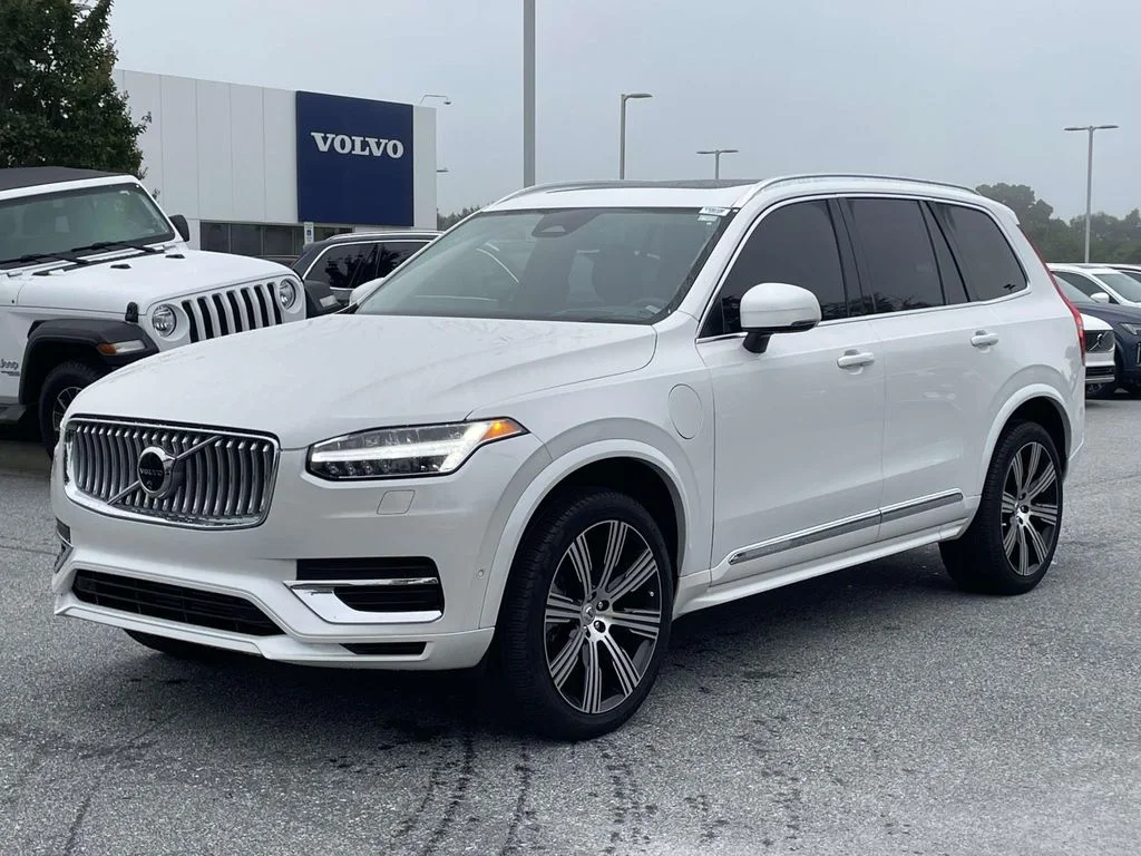Certified Used 2024 Crystal White Volvo Ultimate image 24