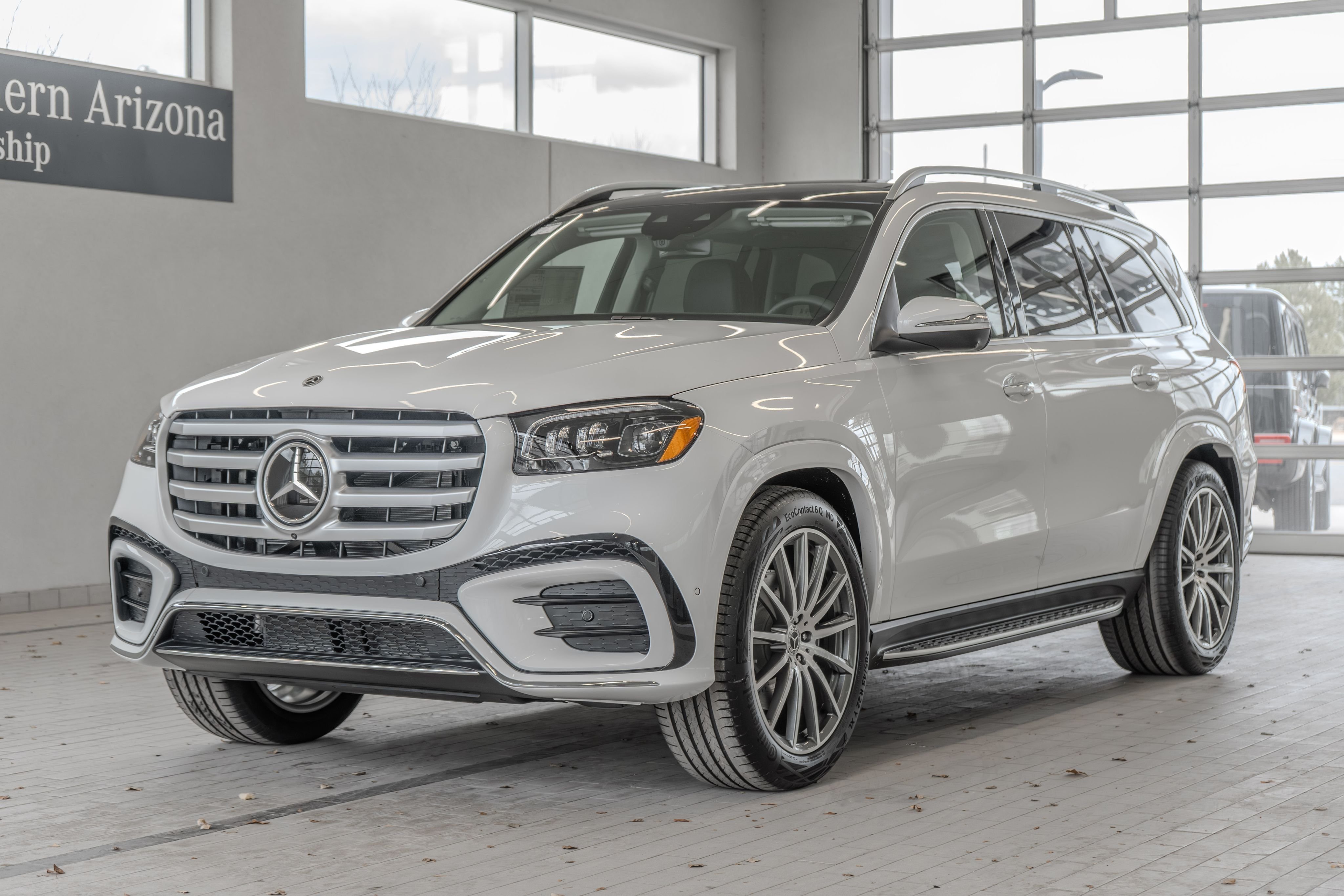 New 2026 MANUFAKTUR Moonlight White Metallic Mercedes-Benz GLS 450 image 25