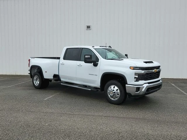 New 2026 White Chevrolet LT image 18