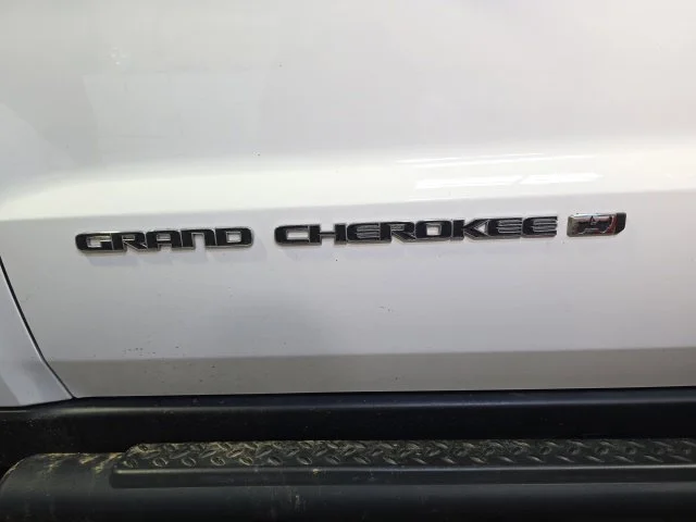 Used 2022 White Jeep Limited image 3