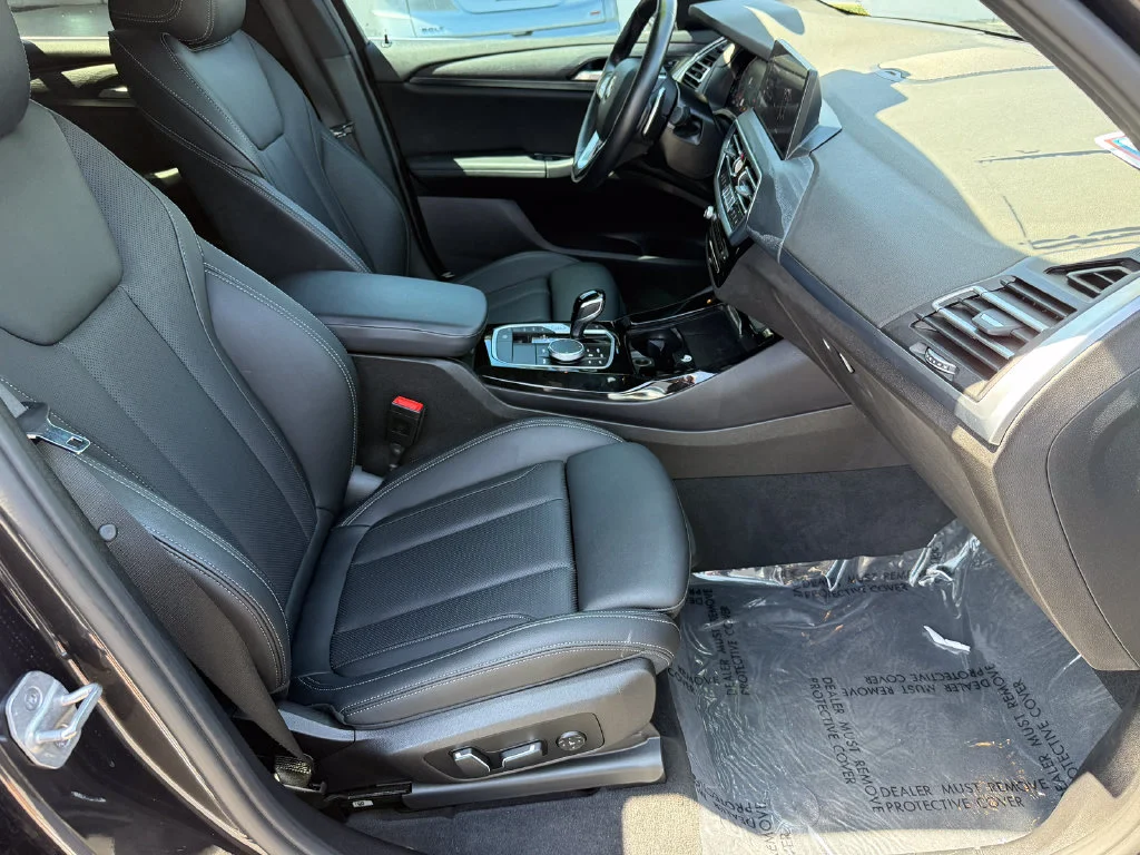 Used 2024 Gray BMW sDrive30i image 16