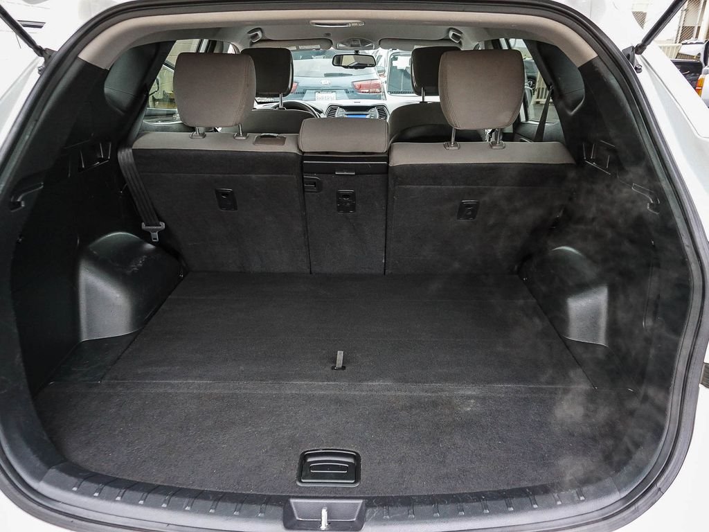 Used 2014 White Hyundai Base image 24