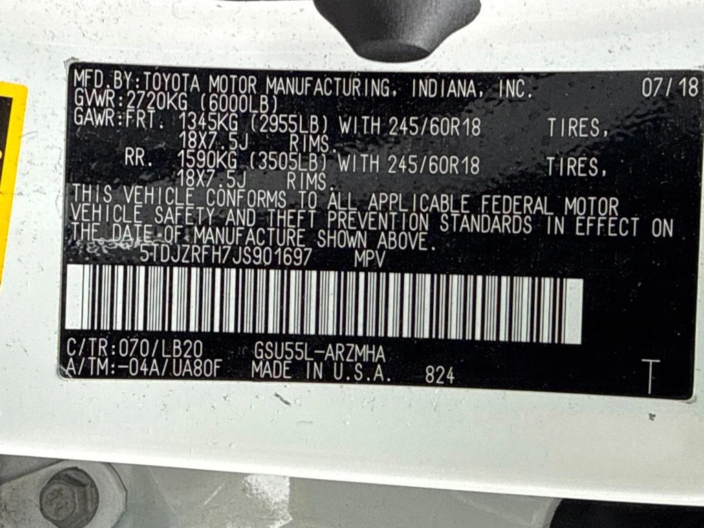 Used 2018 White Toyota XLE image 25