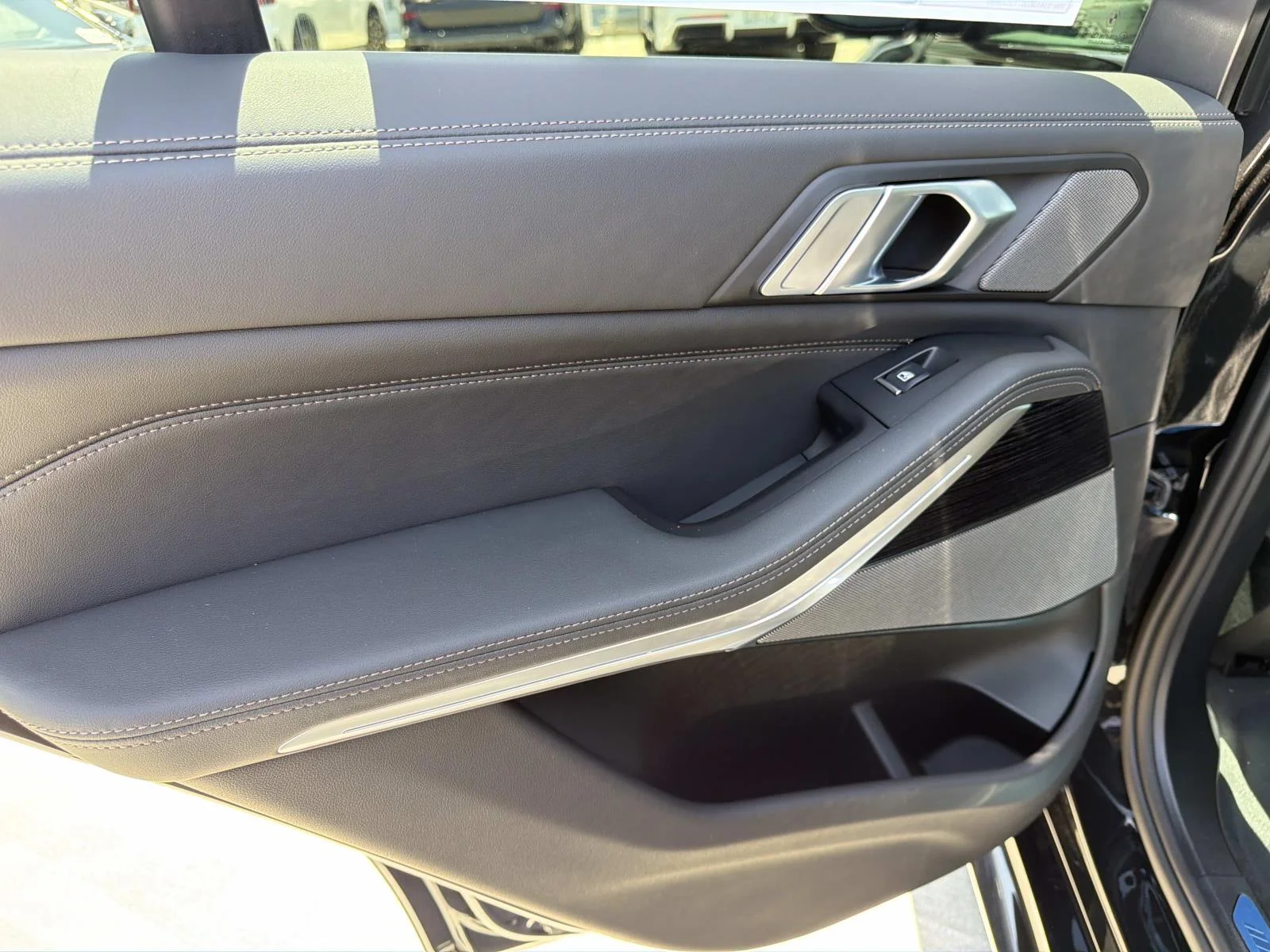New 2026 Black Sapphire Metallic BMW sDrive40i image 9