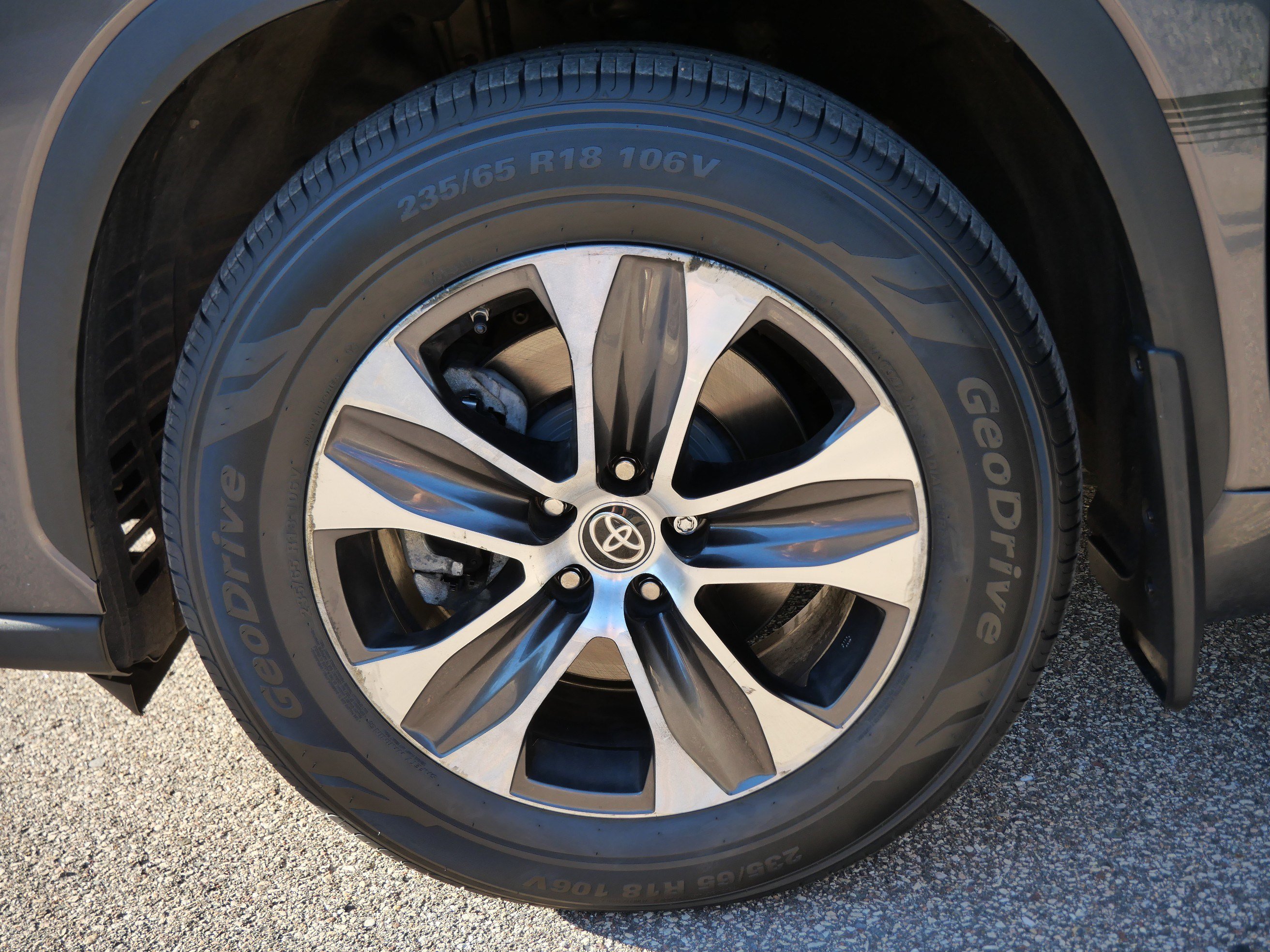 Certified Used 2022 Magnetic Gray Metallic Toyota XLE image 15