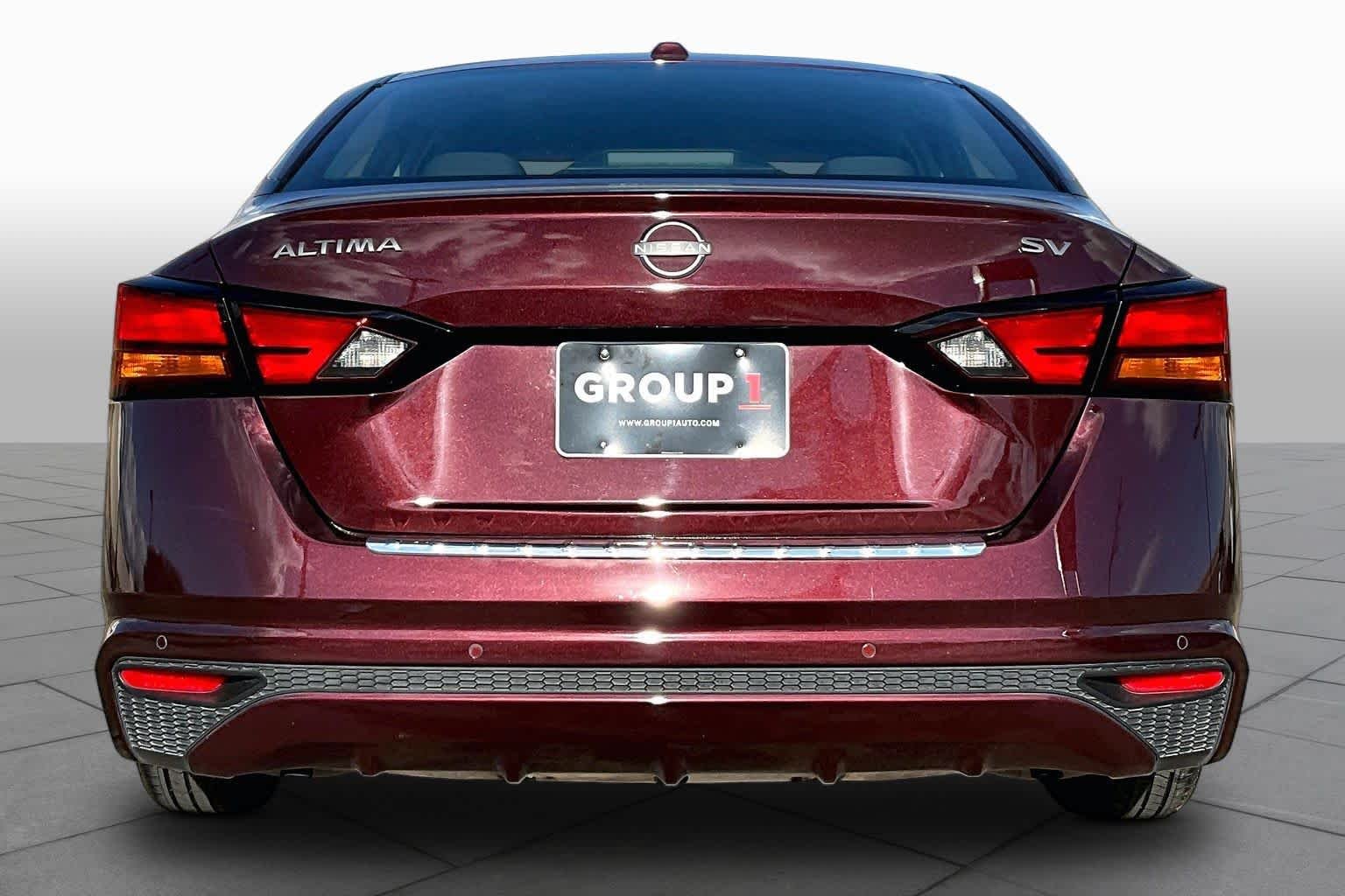 Used 2023 Garnet Pearl Metallic Nissan 2.5 SV image 5