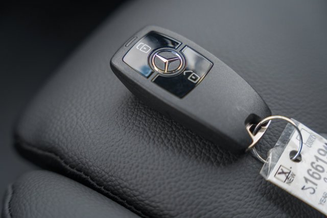 New 2026  Mercedes-Benz Crew 144 WB image 90