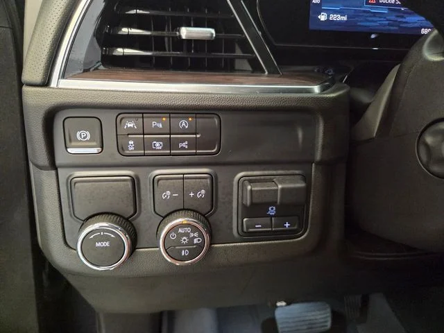 Used 2025 Gray Chevrolet Premier image 32