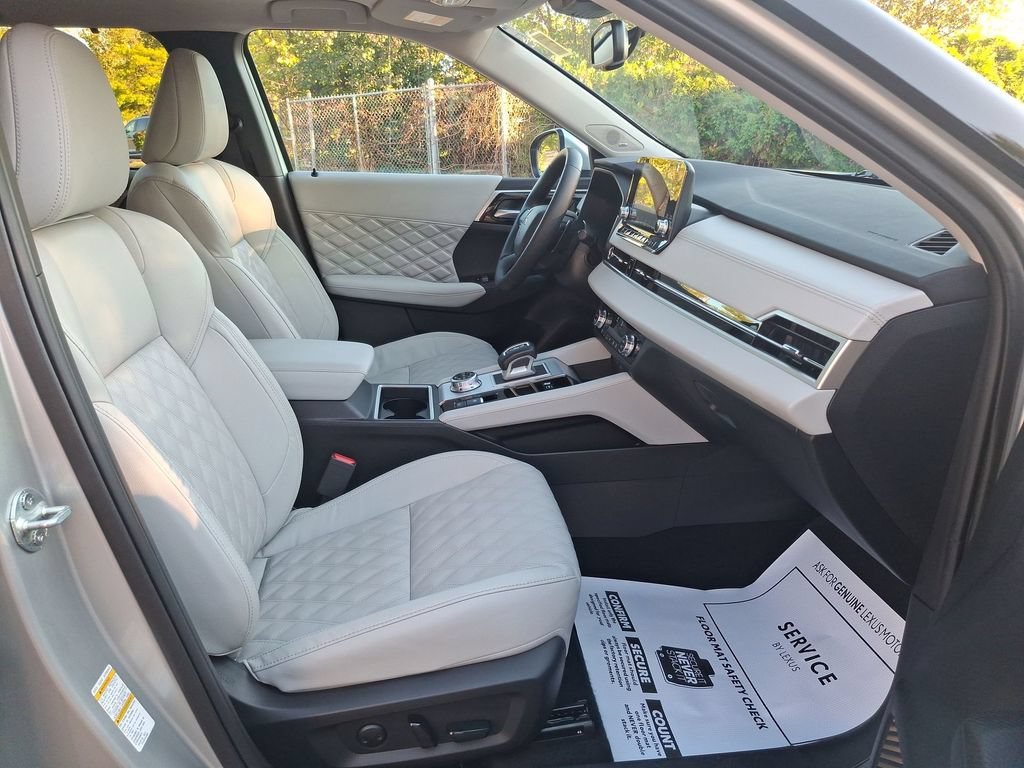 Used 2024 Mitsubishi Outlander Plug-In Hybrid SUV
