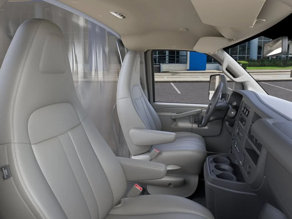 New 2025 Summit White Chevrolet 1WT image 17