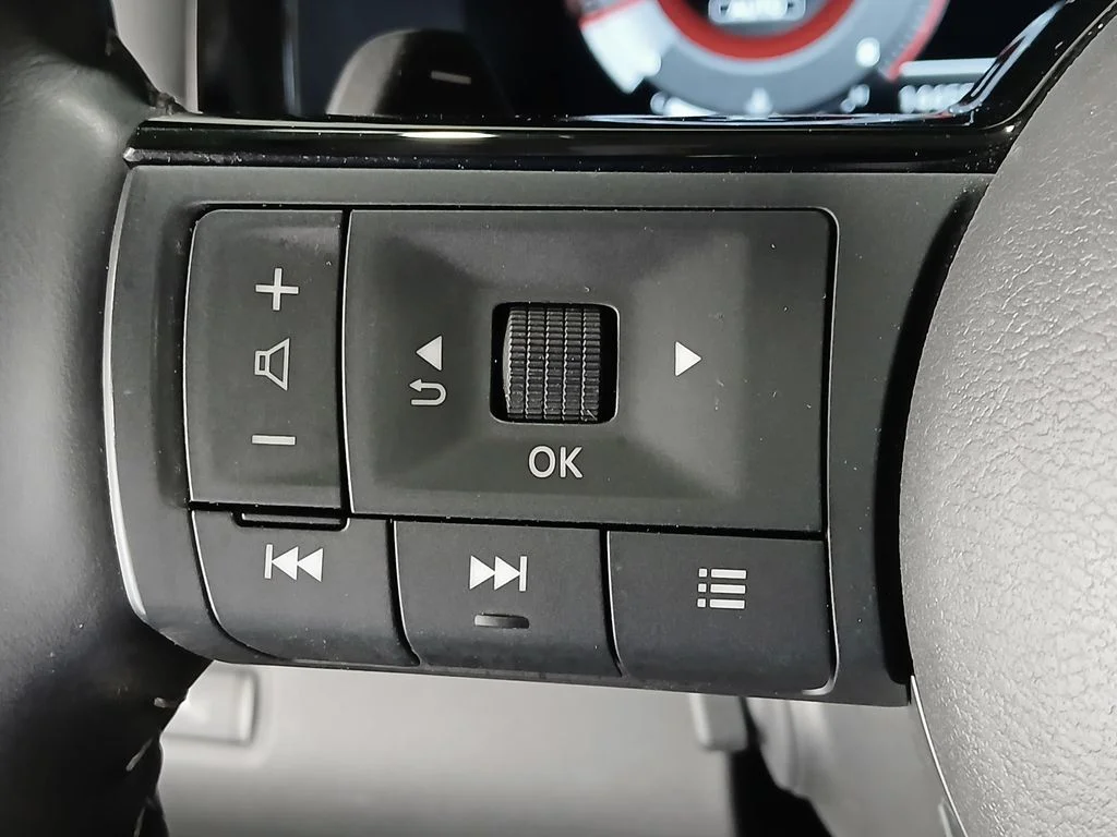 Used 2025 Gray Nissan Platinum image 30