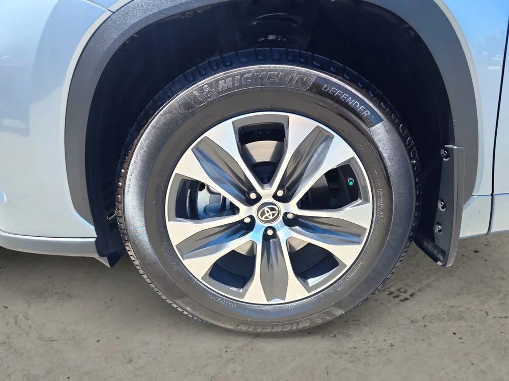 Used 2021 Gray Toyota XLE image 14