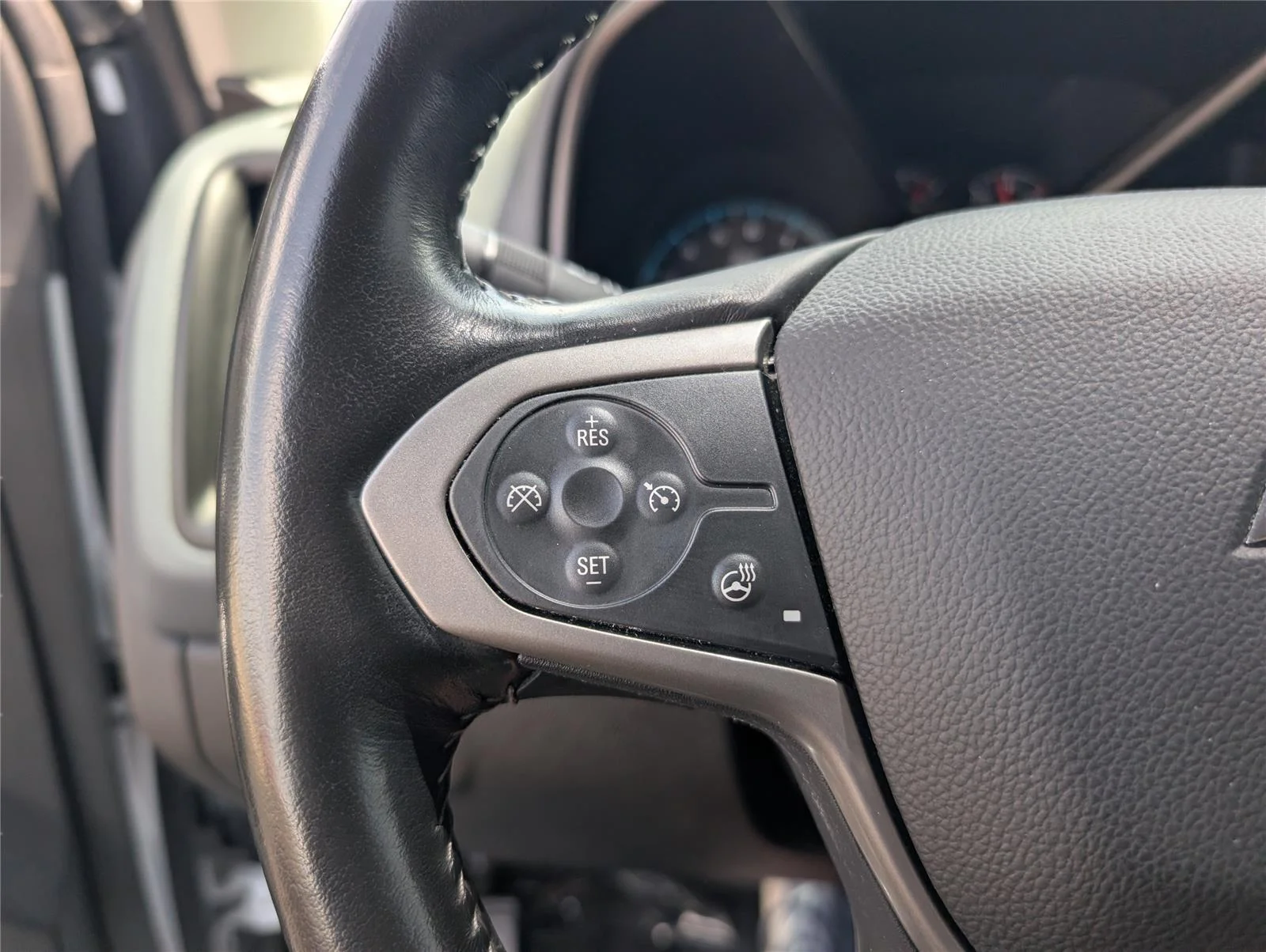 Used 2022 Summit White Chevrolet Z71 image 26