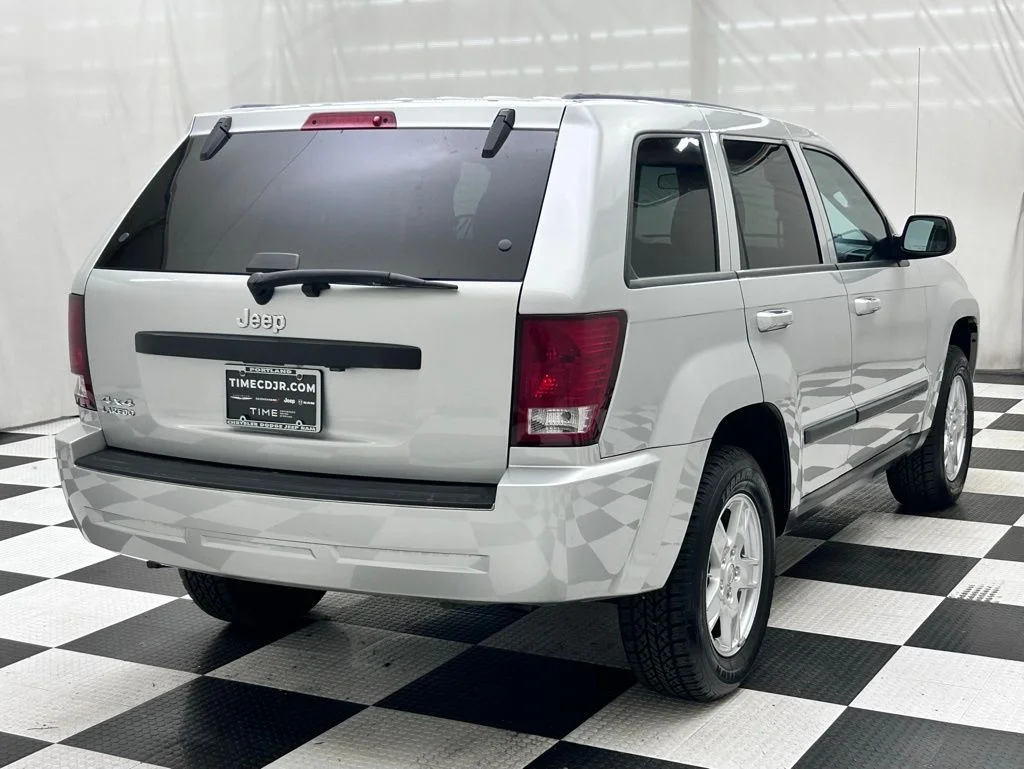 Used 2007 Silver Jeep Laredo image 7