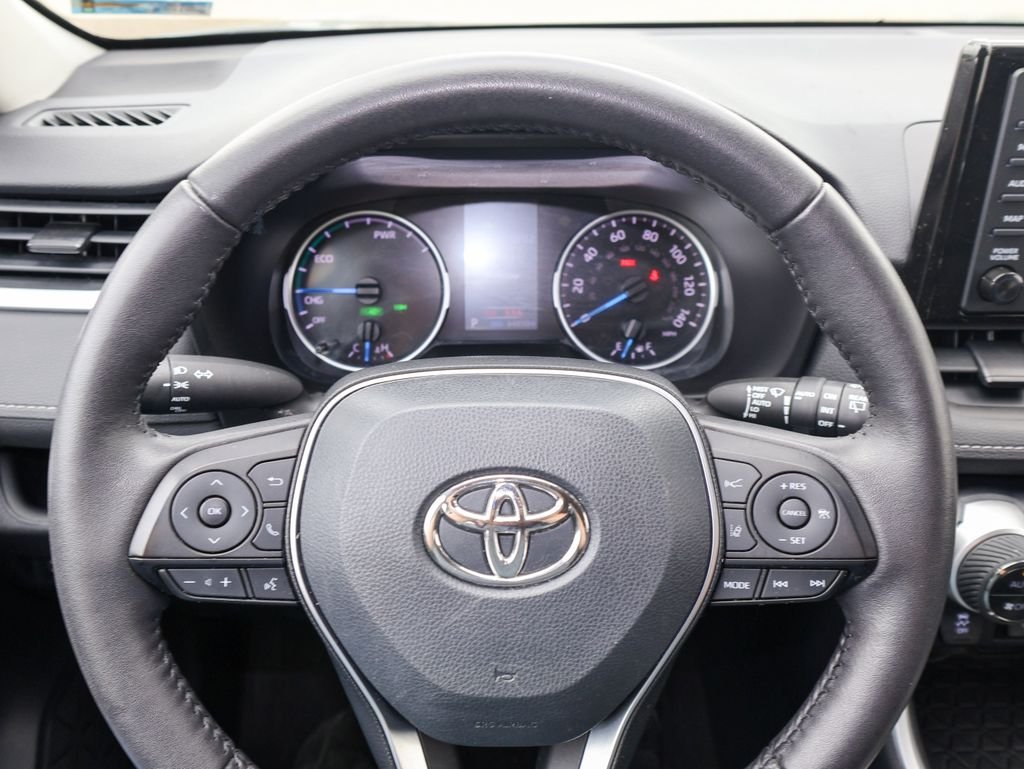 Used 2022 Silver Toyota XLE image 22