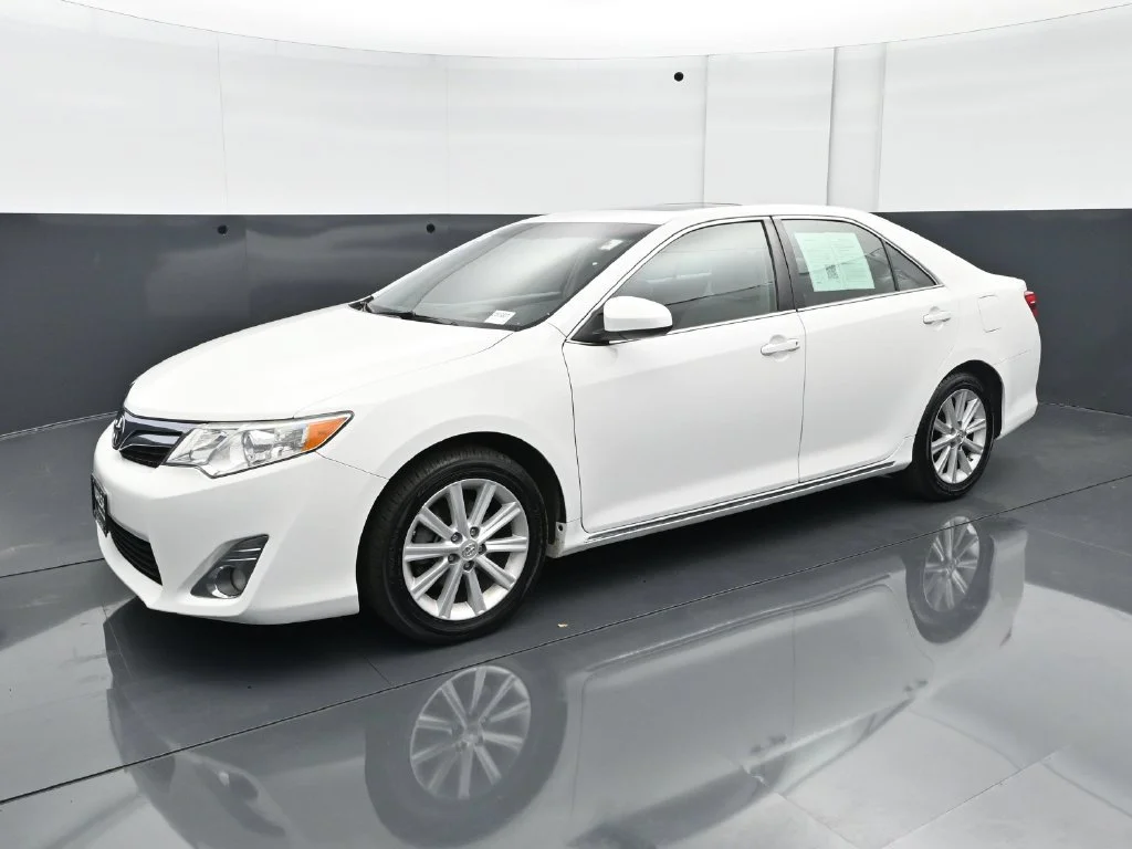 Used 2013 Toyota Camry XLE with VIN 4T1BK1FK2DU534161 for sale in Wayzata, Minnesota