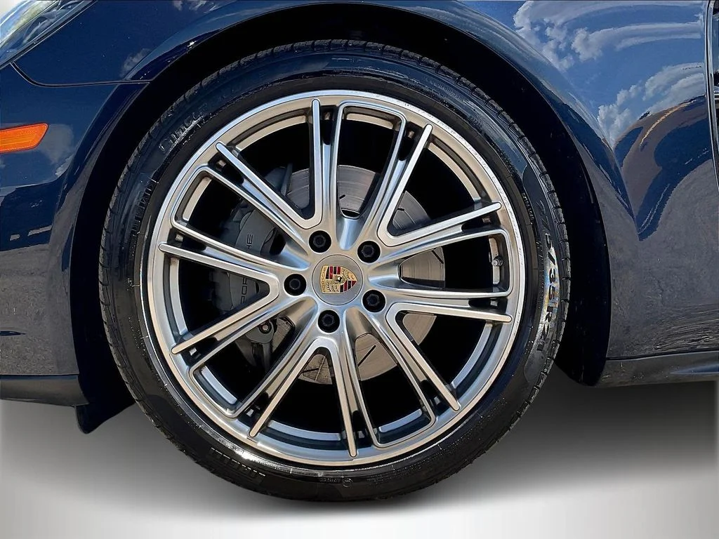 Used 2020  Porsche 4S image 33