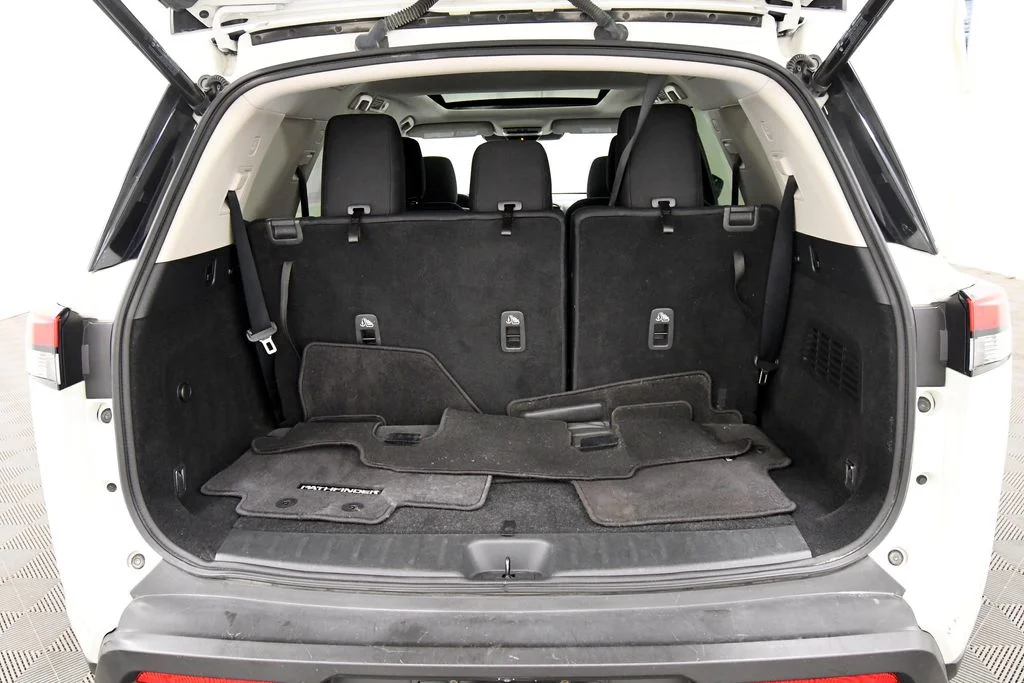 Used 2022 White Nissan SV image 7
