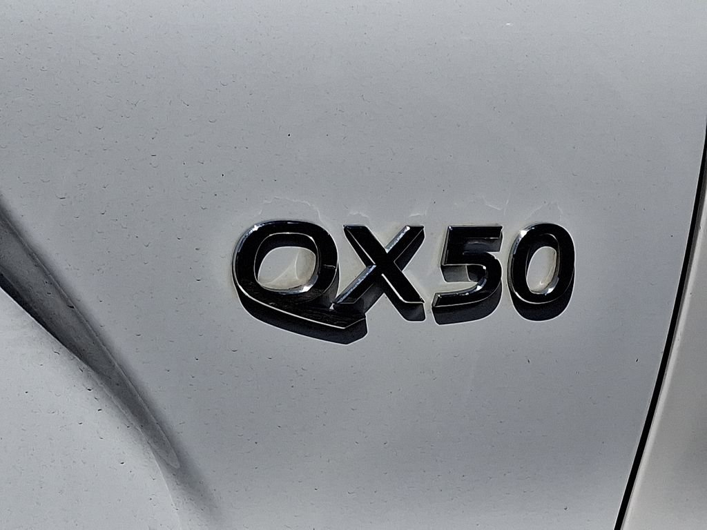 Used 2019 White INFINITI PURE image 10