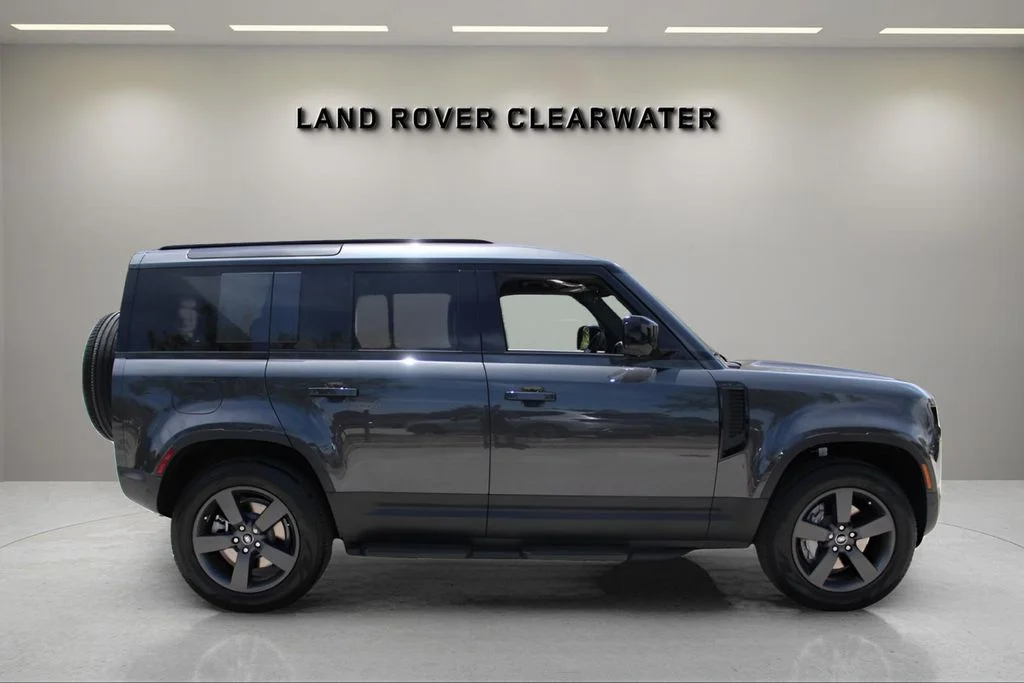 2025 Land Rover Defender S - Photo 6