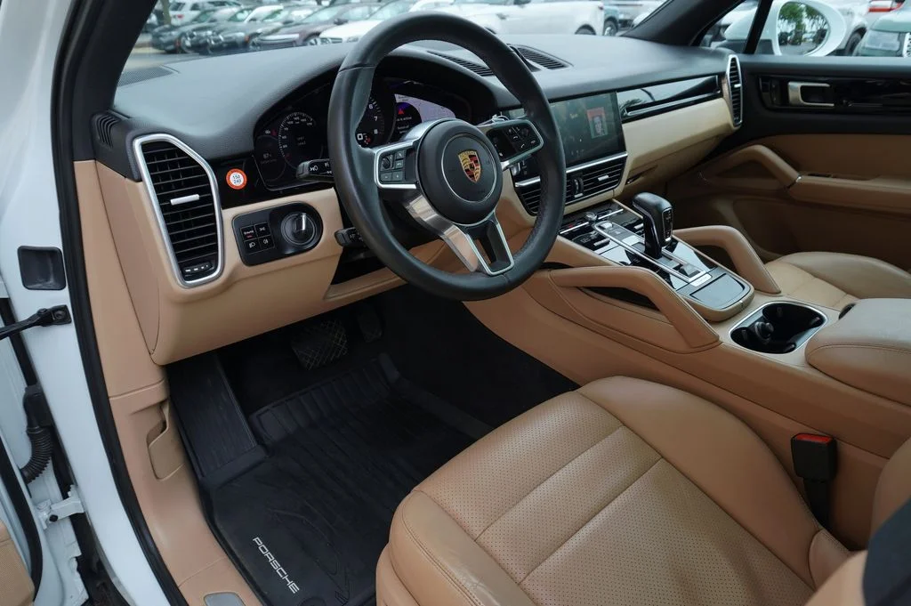 Used 2019 White Porsche Base image 10