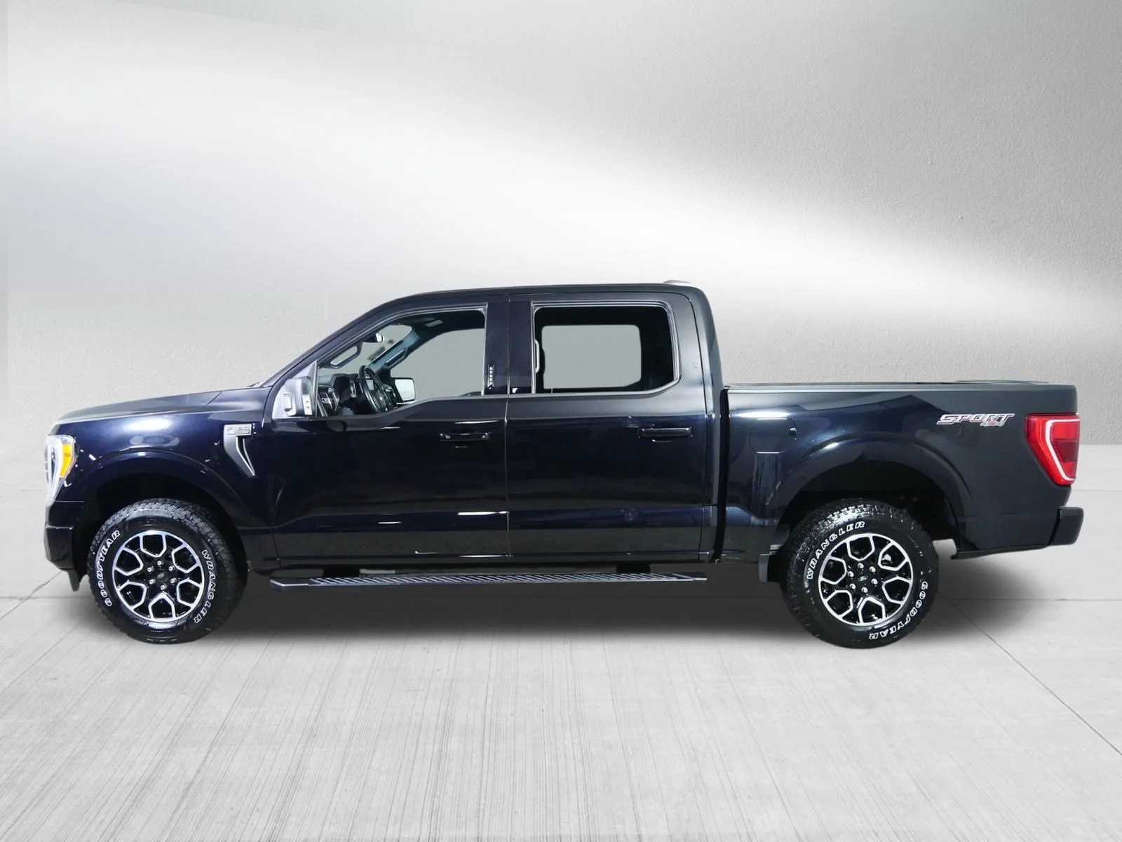 Used 2021 Agate Black Metallic Ford XLT image 4