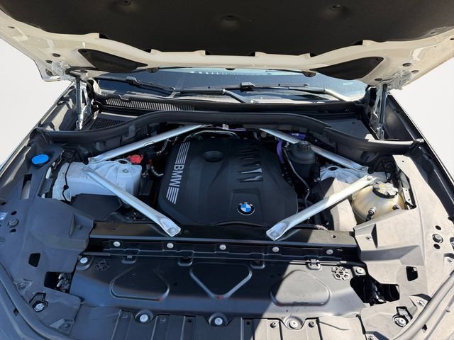 Used 2024 White BMW xDrive40i image 31