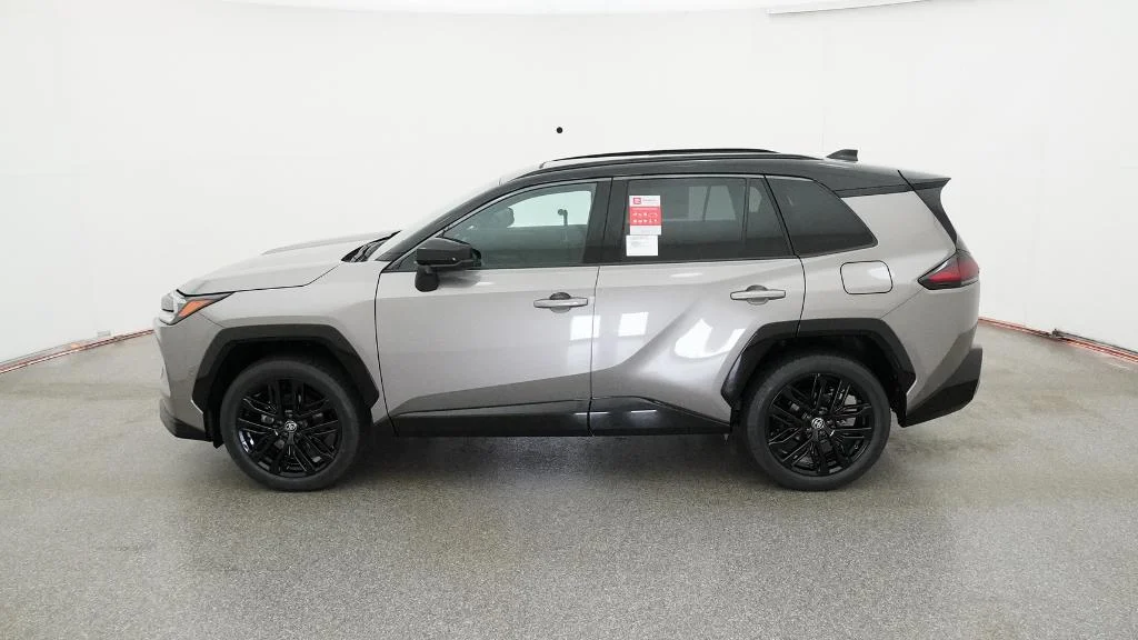 New 2026 Meteor Shower with Midnight Black Metallic roof Toyota XSE image 17