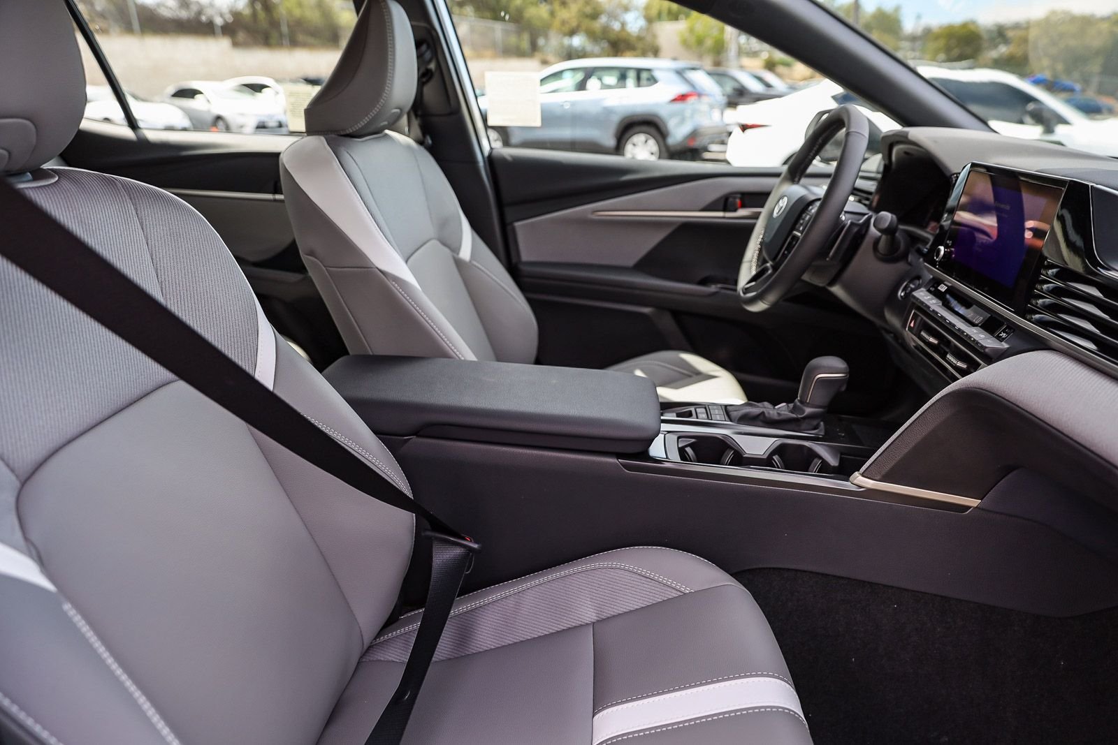 2026 Toyota Camry SE - Photo 17