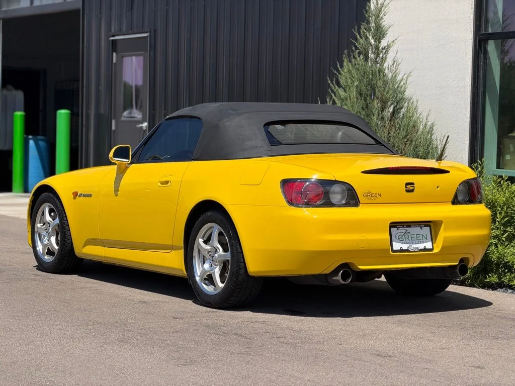 Used 2002 Yellow Honda Base image 3